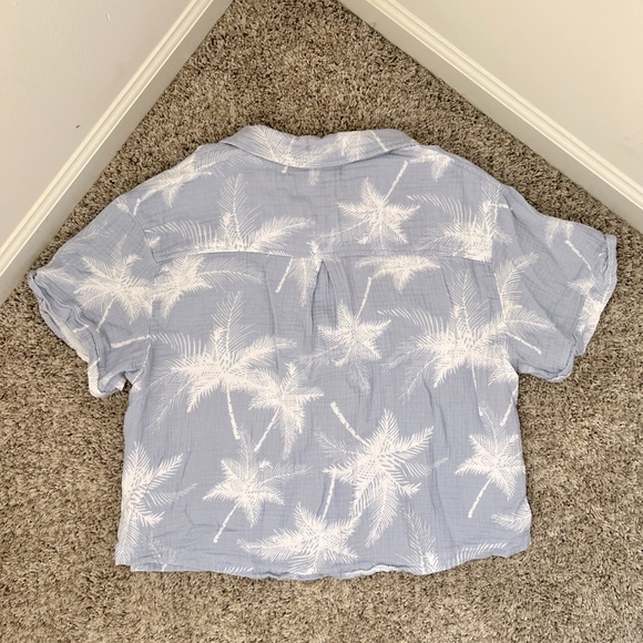 Women’s Tropical Pattern Short Sleeve Button Up - Picture 4 of 5